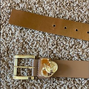 MICHAEL KORS GOLD HAMILTON LOCK BELT - SIZE MEDIUM